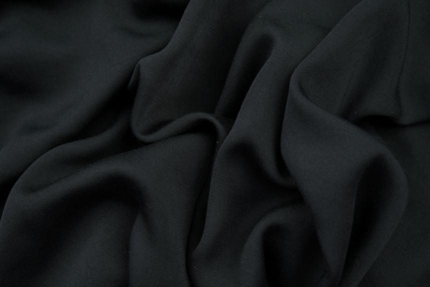 черный